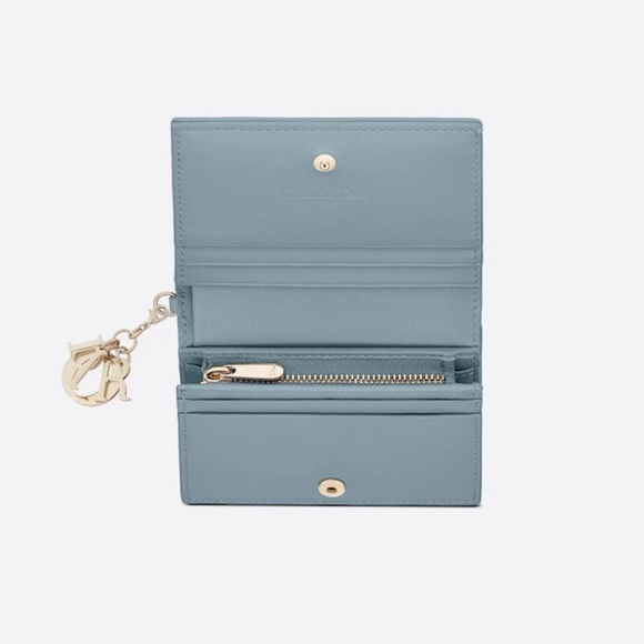 Brand new mini Lady Dior wallet
Box/dust bag ✔️ - Picture 3 of 5